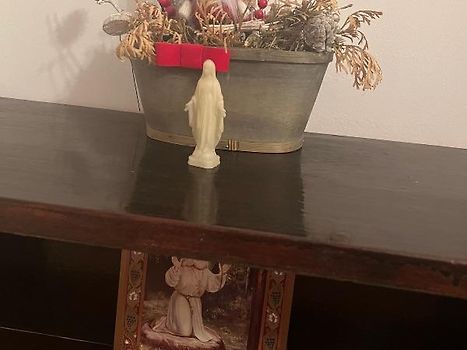 Multe astfel de ornamente deosebite în cameră. 